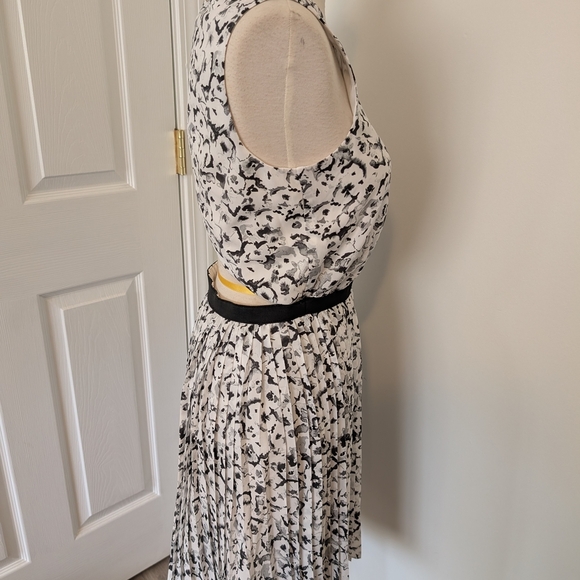 Guess Black and White Pleated Midi Dress for Wedding Guest - Picture 2 of 10